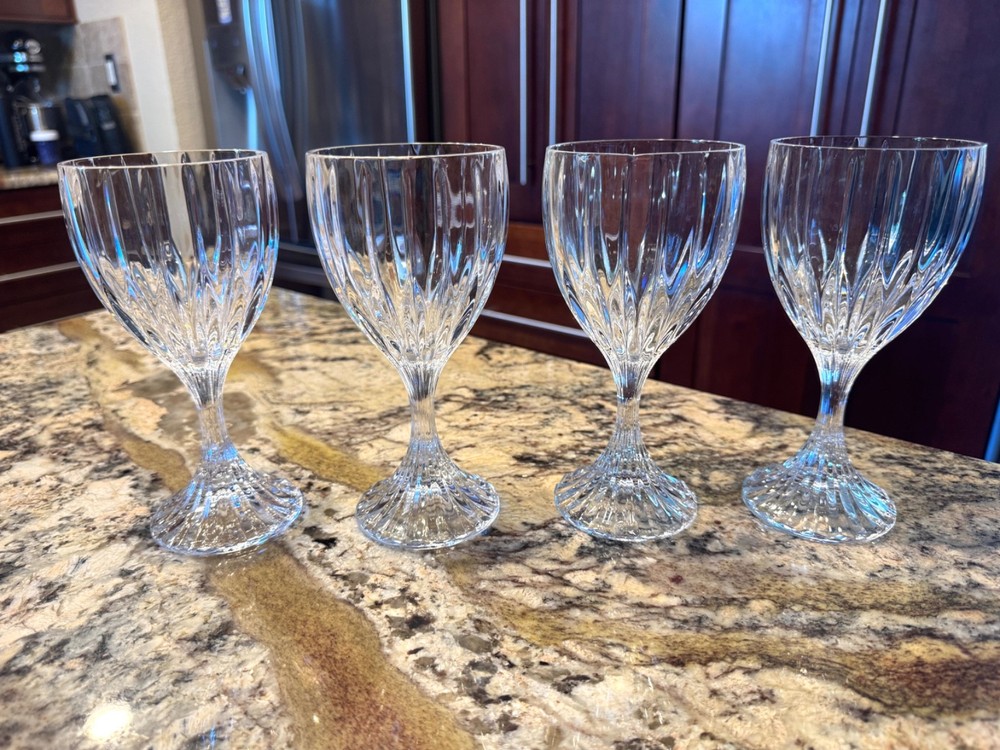 4 Mikasa Park Lane Wine Glasses 6 3/8″ Tall – Set Of 4 8 Oz Goblets – EXCELLENT