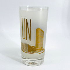 VTG UNITED NATIONS FROSTED & GOLD TUMBLER GLASS UN LOGO NEW YORK SOUVENIR MCM