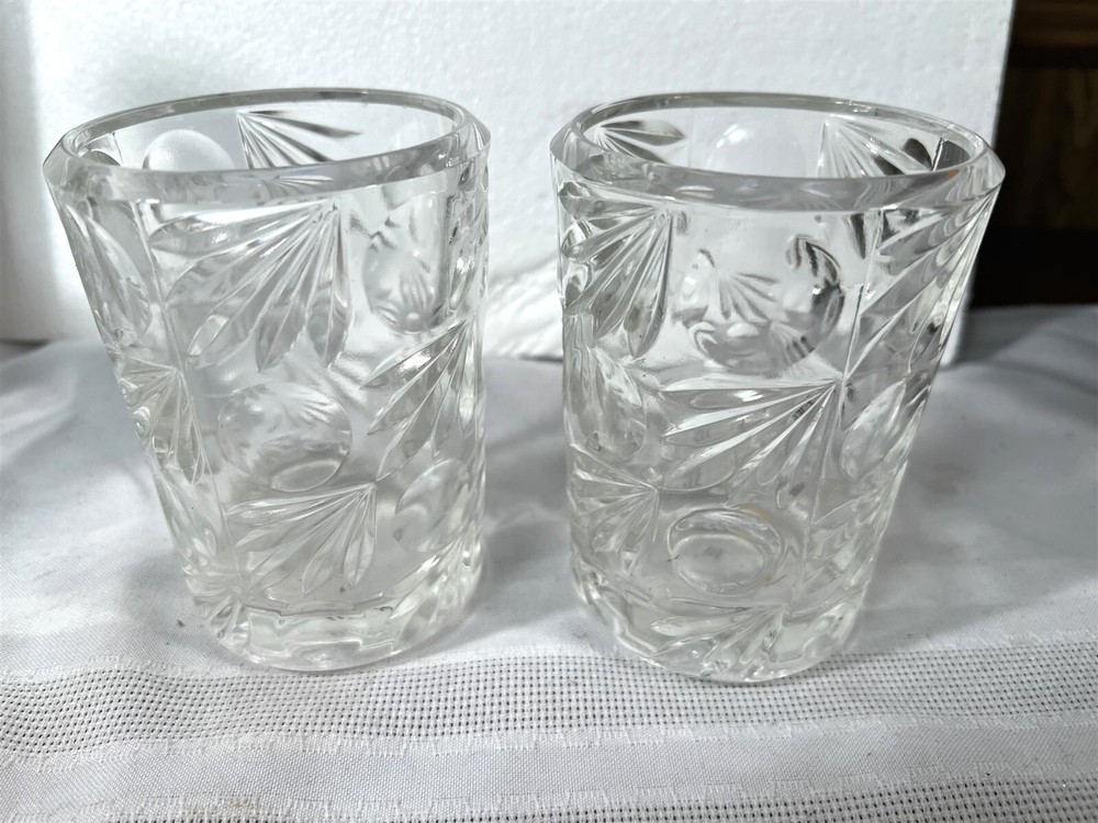 2 Lovely Pressed Glass Tumblers Made in Czech Republic 4-1/2 in. Tall