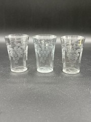 Set Of Circa 1930s Diamond Optic Glass Juice Shot Flare Etched Grapes 3″ Faceted
