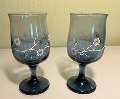 (Set of 2) Retro Libbey Smoky Blue Wine Glasses with White Dogwood Blossoms VTG