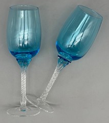 Set 2 Italian Hand Blown BLUE Wine Goblets Art Glasses CLEAR TWISTED STEM 8″