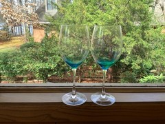 TEAL BLUE OMBRE PAIR OF 2 WINE LONG STEM GOBLETS NEAR PERFECT CONDITION