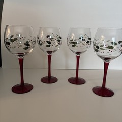 Pfaltzgraff Winterberry Etched Hand Painted Holiday Wine Goblets Set of Four