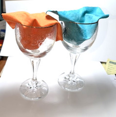 Set of 2 Crystal Wine Glasses Etched with Flowers and Gold around the Rim 6 1/2″