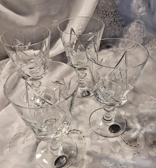 Beautiful Set of 4 Vintage 24% Lead Crystal 8 oz. Water/ Wine goblets Sears Mint