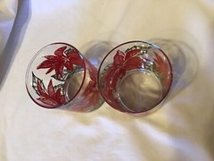 Pointsettia Drinking Glasses Red and Gold 4″ H x 3 1/4” W EXC Vintage So Nice