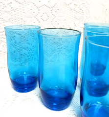 5 VTG Aqua Blue GLASS TUMBLERS 5 1/4″ Tall WEIGHTED BASE Retro MCM Artsy BOHO