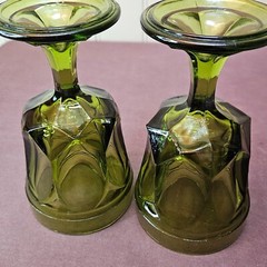 2 Vintage Anchor Hocking Fairfield Avocado Green Glass Stemmed Goblets 8 oz