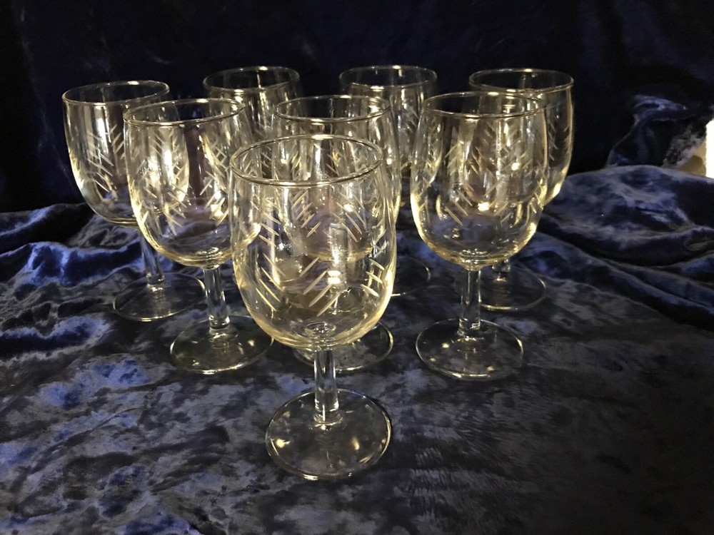 8 – 10oz Wine Goblets Stemmed Clear Glass Etched Lines