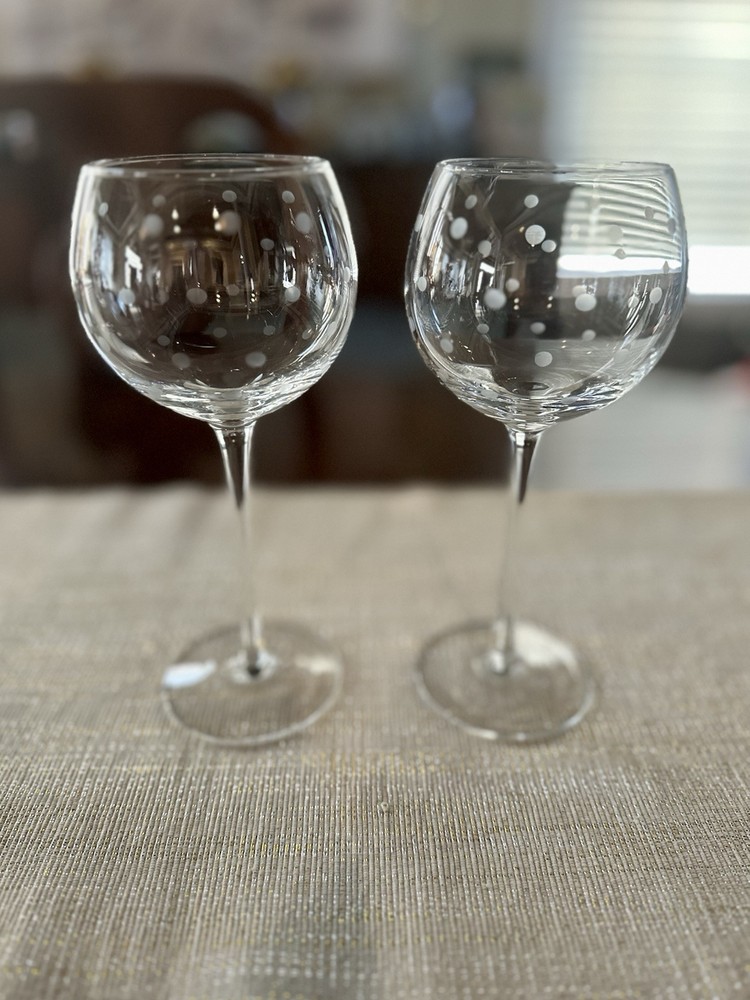 2 Kate Spade LARABEE DOT Balloon Wine Glasses Lead Free Crystal 16 Oz. Lenox