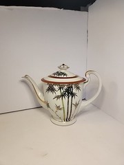 Hakusan China Lidded Teapot Made in China Gold Gild Bamboo Leaves