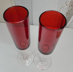 2 VTG -Ruby Red Glass Champagne Glasses/Flutes Clear Glass Stem 10.25″ Tall