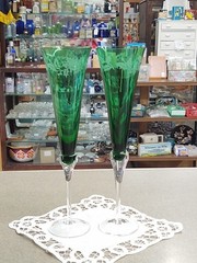 Pair Of Lenox Holiday Gems Emerald Green Etched Holly Champagne Toasting Flutes