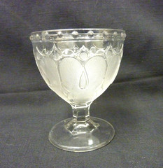 VINTAGE VICTORIAN STYLE LOOP & DART EAPG GLASS GOBLET 5″ TALL SUGAR BOWL BOTTOM