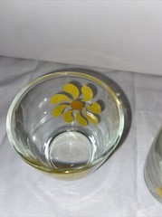 Vintage Hazel Atlas Sour Cream Glasses Pinwheel Love Daisies 1/2 Pint Set of 2