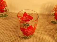 Nice Set of 4 Glass 10 oz Tumblers 4 3/4″T x 2 3/8″W Red Flowers Green Leaves