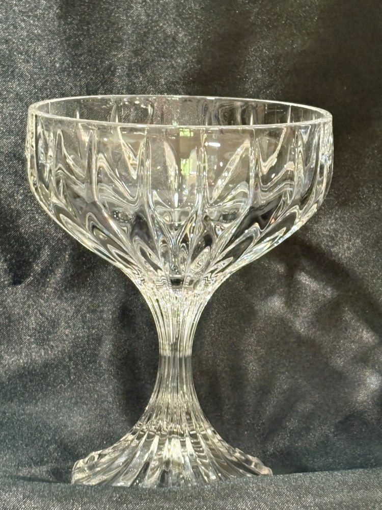 MIKASA PARK LANE 5 1/8″ CHAMPAGNE / SHERBET GLASS – EXCELLENT CONDITION
