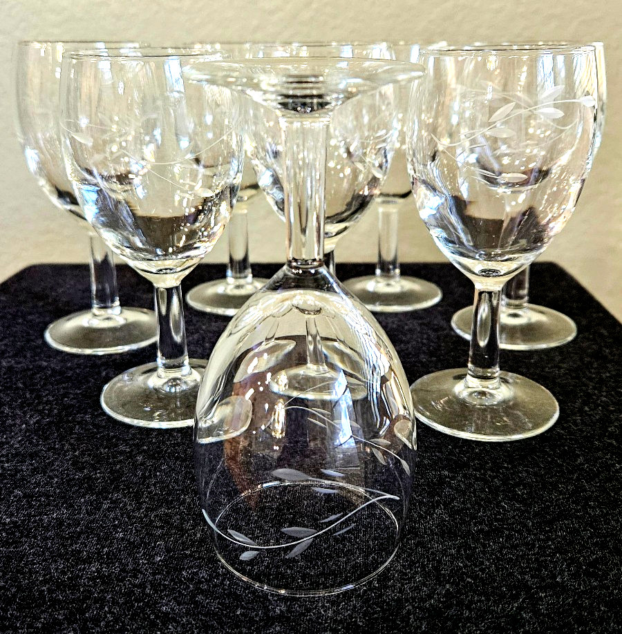 Set of 8 Vintage French Etched Crystal Cordial Glasses | Laurel Leaf | 4 7/8″