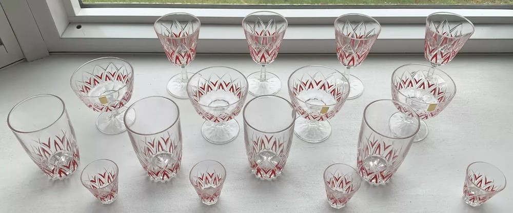 Very Rare Set of 16 Vintage VCM Reims France French Red Glasses