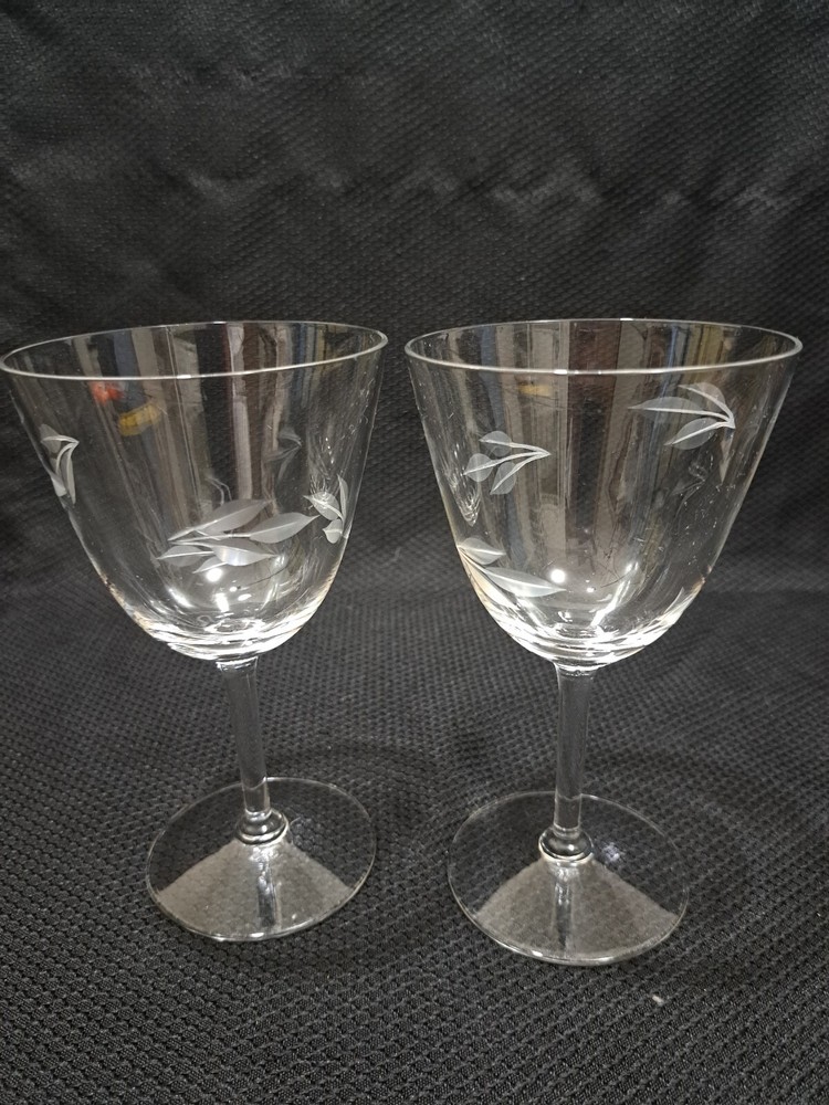 Set Of 2 Vintage Etched Crystal Wine/Water Glasses Leaf Design