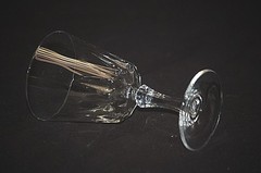 Classic Style Elegant Clear Crystal Long Stem Wine Glass 5-3/8″ Tall
