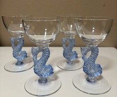 RARE SET OF 4 VINTAGE GLASS BLUE DOLPHIN STEM WINE GLASSES GOBLETS 4 1/2″ Czech?