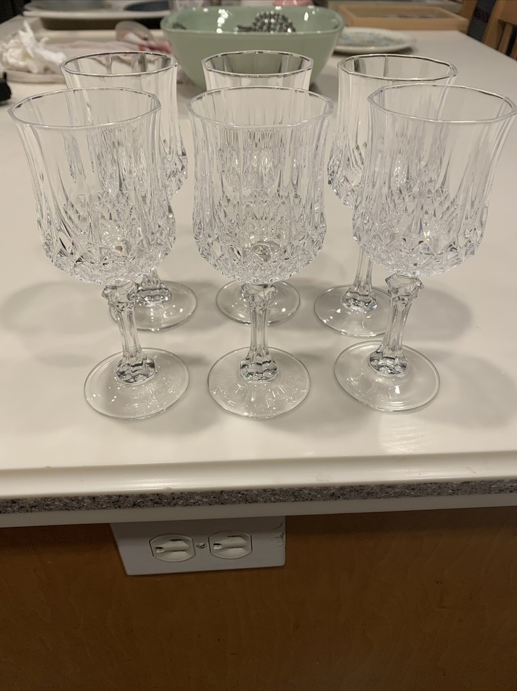 Set Of 6 Chrystal Wine/Champage Glasses Pristine Condition.They Ring Like A Bell