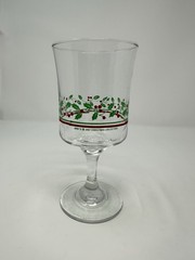 (1)Arby’s Libbey Holly Berry 1987 Christmas Wine Glass Goblet Vintage