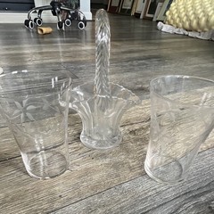 3pc Vtg Clear Glass Lot Flower Etched Glasses & Twisted Handle Glass Basket