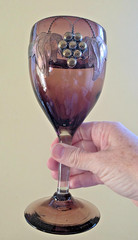 Vintage Handmade Art Glass Wine Goblets Set 4 3D Brass Copper Grape Overlay 8″
