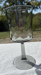Duz Crystal Smoke Glass 9.5 oz Swirl Optic 6 1/2″ Water/Wine Stem Very Good Cond