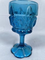 Kanawha BULLSEYE AND DAISY Blue Glass Goblet 6.25″ H x 3″ W – Excellent