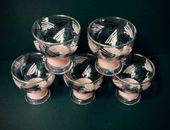 VTG 1950s MCM ATOMIC BLACK & PINK SQUIGGLE ZIG-ZAG GOLD RIMMED SHORT GLASSES