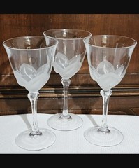 3 Cristal d’Arques Florence Water Glasses 7.2″ frosted crystal 3D petals goblet
