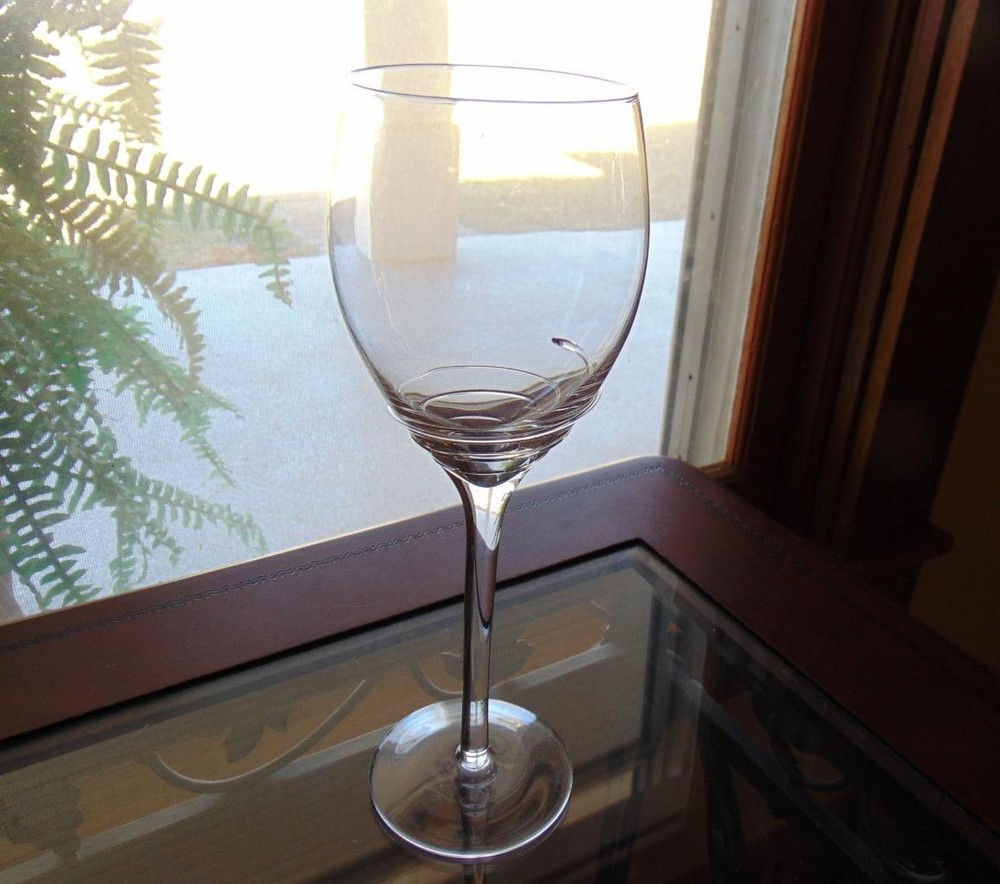 Pier 1 Applied Swirl Crystal Wine Glass 9 7/8 Inch 16 Oz
