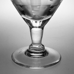 Doyen Cordials Checkered Clear Glass 2 5/8 4Pc Set