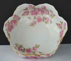 Limoges Large Groups of Roses Gold Serving Bowl
