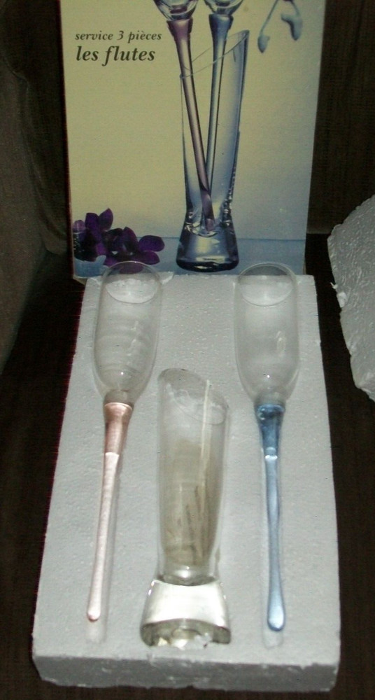 Les Flutes Set of 2 pink & blu Modern Champagne Flutes + holder Unique Style NIB