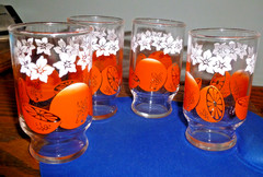 Vintage 4 Juice Glasses Orange Fruit Design/White Flowers 4oz. Perfect 1960’s