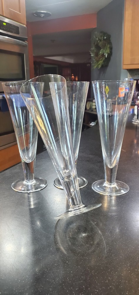 Elegant Set Of 4 Trumpet Style Champagne Toasting Flutes 9 «