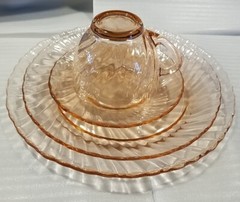 VTG ARCOROC FRANCE Rosaline 4 Pink Swirl Cup, Saucer, 7 1/2″,8 1/2″ Plates. MCM