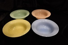 ANCHOR HOCKING RAINBOW 22 PIECES INCLUDING 4 RARE CEREAL YELLOW PEACH BLUE GREEN