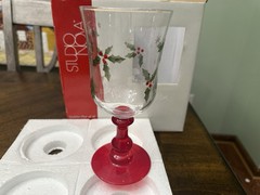 Holly Berry Red Set of 4 Studio Nova Wine Water Goblet Etched Glasses Christmas