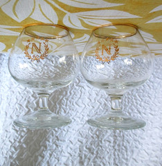 Set of 2 Vtg 4½» Napoleon Cognac Brandy Snifter Cordial Glasses With Gold Rims