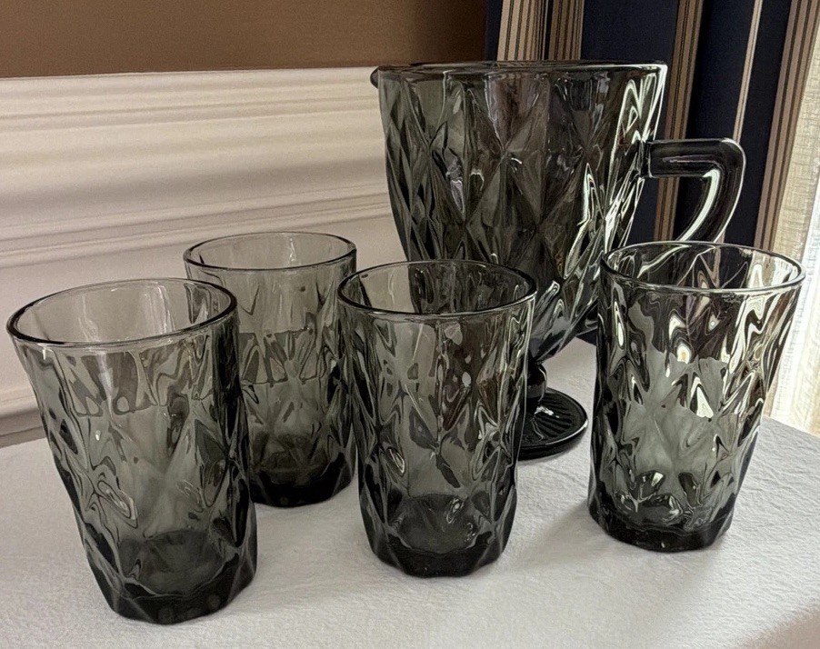 Pretty smoky gray diamond pattern glass pitcher and 4 glasses tumblers set
