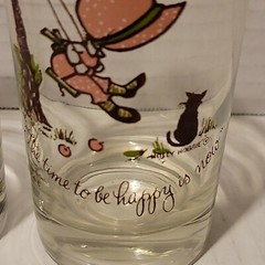 1967 Holly Hobbie Glasses «The Time to Be Happy Is Now» with Cat Vintage Gen X