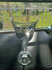 Set of (2) Wine Glasses 7.5″ Tall with Etched Leaves & Berries-Grape Vine design