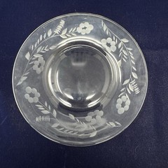 Vintage Set of 6 Depression Etched Leaf & Berry Flowers in Glass 8″ Salad Plates