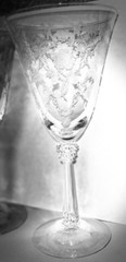 2 Vintage Floral Etched 9-Ounce Crystal 7 1/4″ Tall Water Goblet